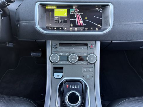 Used 2019 Land Rover Range Rover Evoque SE Premium image 29