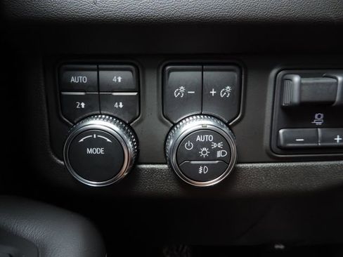 Used 2024 GMC Yukon AT4 w/ Technology Package image 32