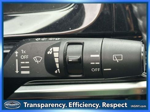 Used 2025 Nissan Pathfinder SV AWD/4WD image 36