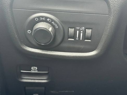 Certified 2023 Jeep Grand Cherokee Laredo AWD/4WD image 23