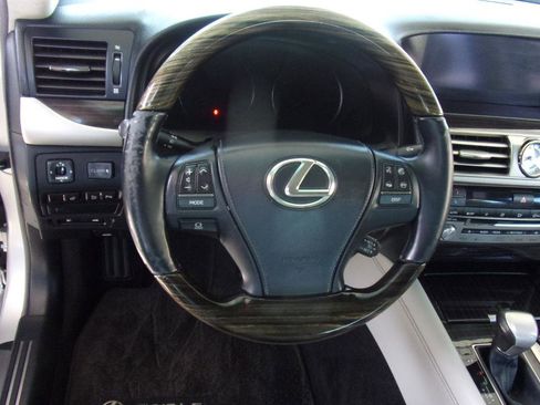 Used 2013 Lexus LS 460 w/ Comfort Pkg RWD image 7