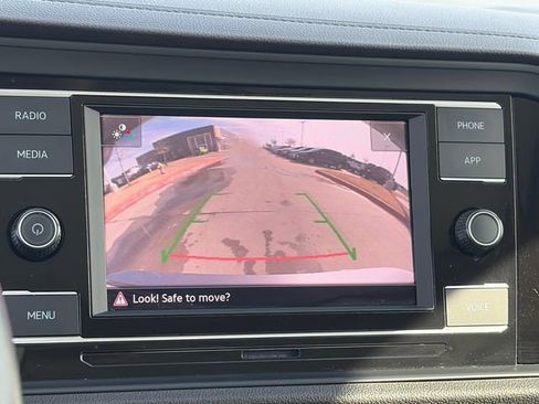 Used 2024 Volkswagen Jetta SE image 23