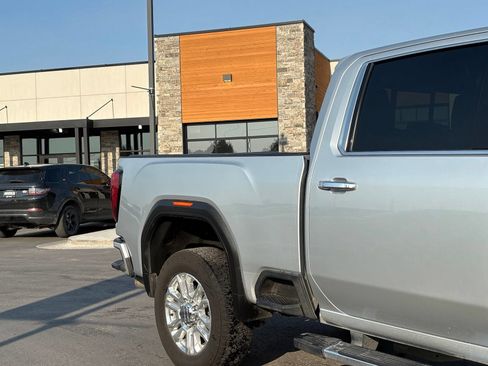 Used 2021 GMC Sierra 2500 Denali w/ Denali Ultimate Package AWD/4WD image 3