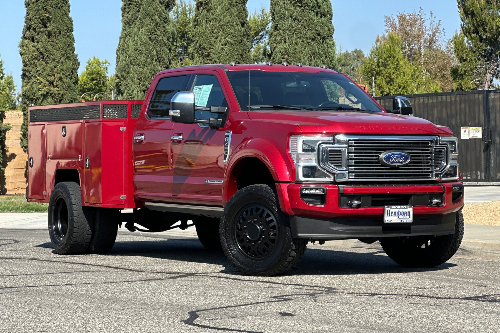 Used 2022 Ford F450 Platinum w/ FX4 Off-Road Package AWD/4WD image 2