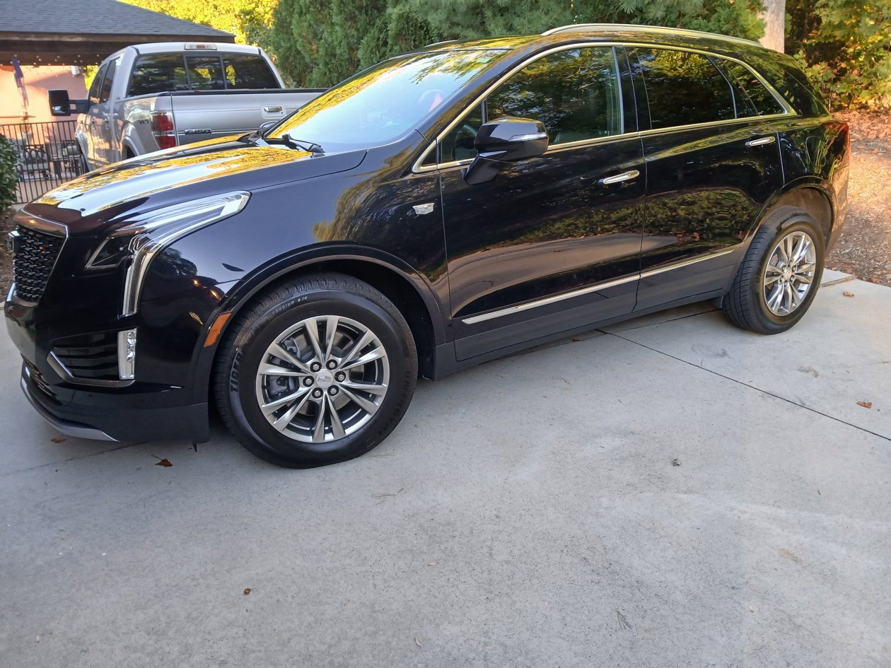 Used 2021 Cadillac XT5 Premium Luxury AWD/4WD image 2
