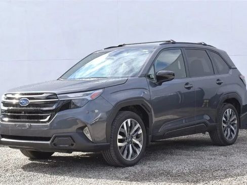 Used 2025 Subaru Forester Touring w/ Popular Package - Touring AWD/4WD image 8