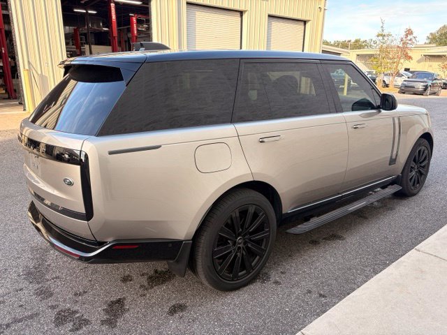 Used 2023 Land Rover Range Rover Long Wheelbase Autobiography AWD/4WD image 4