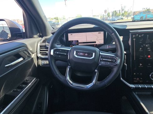 Used 2025 GMC Acadia Elevation w/ Elevation Premium Package FWD image 10