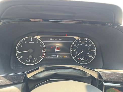 Certified 2025 Nissan Pathfinder SV w/ SV Premium Package FWD image 2
