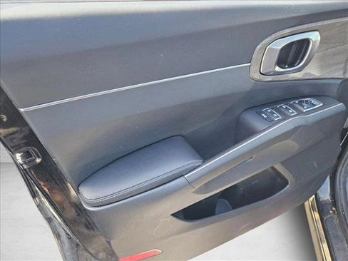 Used 2023 Kia Sorento S AWD/4WD image 9