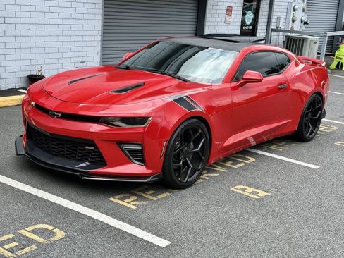 Used 2016 Chevrolet Camaro SS RWD image 4