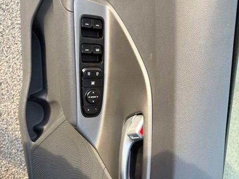 Used 2019 Kia Niro LX image 16