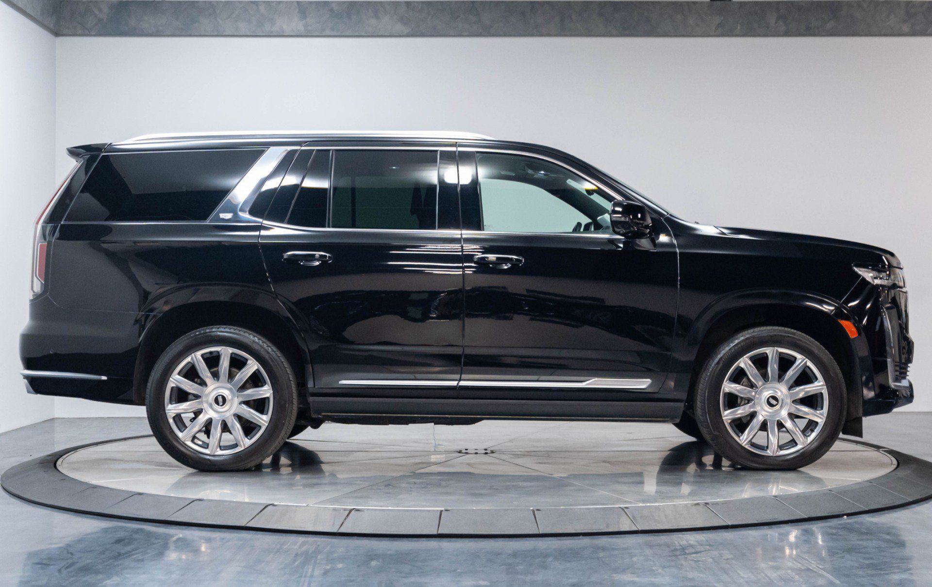 Used 2024 Cadillac Escalade Premium Luxury Platinum AWD/4WD image 28