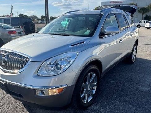 Used 2010 Buick Enclave CXL image 2