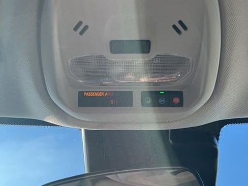 Used 2025 Chevrolet Trax LT w/ LT Convenience Package image 43