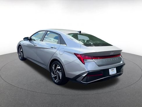 Used 2025 Hyundai Elantra Limited image 11