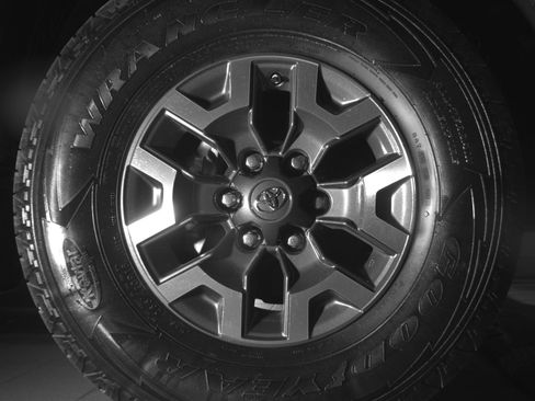 Used 2017 Toyota Tacoma TRD Off-Road w/ Tow Package (A/T) AWD/4WD image 11
