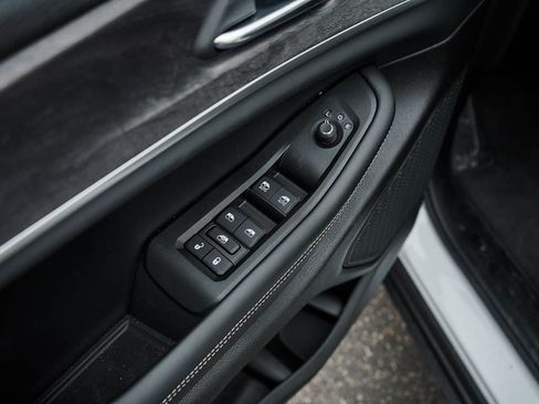 New 2025 Jeep Grand Cherokee Limited w/ Black Appearance Package image 19