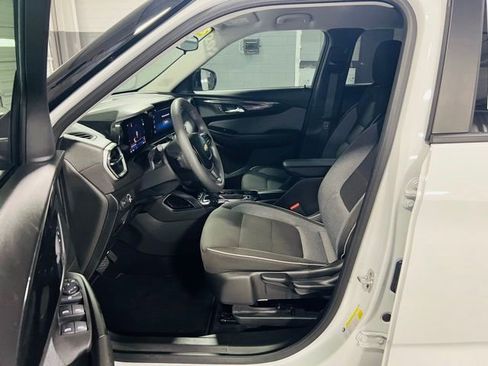 Used 2025 Chevrolet TrailBlazer LS w/ LS Convenience Package FWD image 21