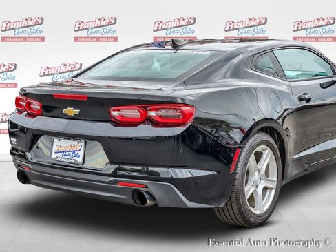 Used 2021 Chevrolet Camaro LT RWD image 5