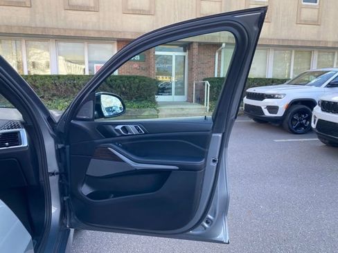 Used 2024 BMW X5 xDrive40i w/ M Sport Package image 31