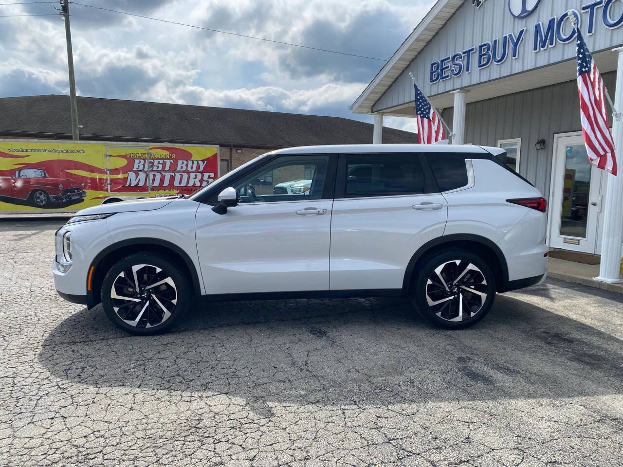 Used 2022 Mitsubishi Outlander SE AWD/4WD image 2