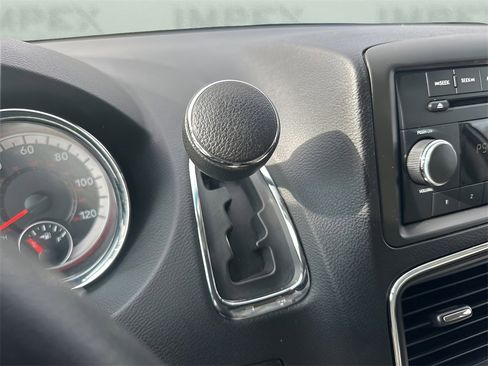 Used 2013 Dodge Grand Caravan SE image 15