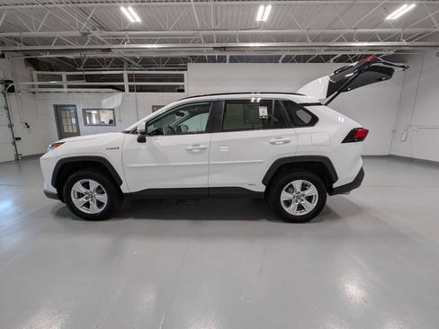 Used 2019 Toyota RAV4 XLE w/ Convenience Package AWD/4WD image 12
