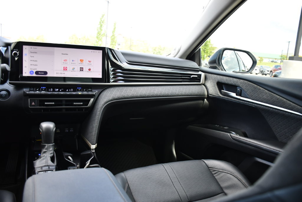 Used 2025 Toyota Camry XLE w/ Premium Plus Package FWD image 27