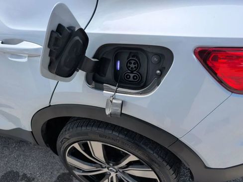 Used 2021 Volvo XC40 P8 Recharge w/ Advanced Package AWD/4WD image 32