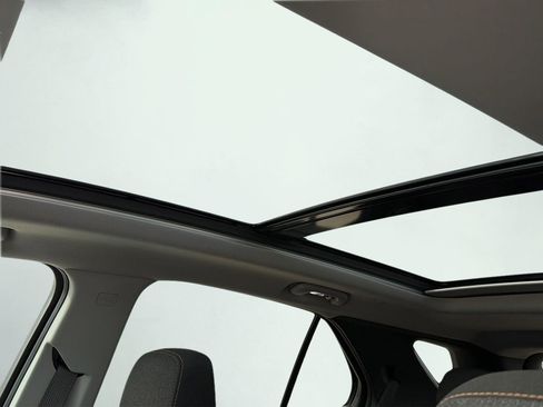 Used 2018 Chevrolet Equinox LT w/ Sun & Infotainment Package image 24