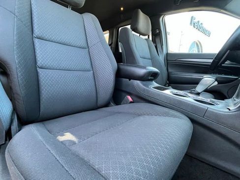 Used 2019 Jeep Grand Cherokee Laredo image 25