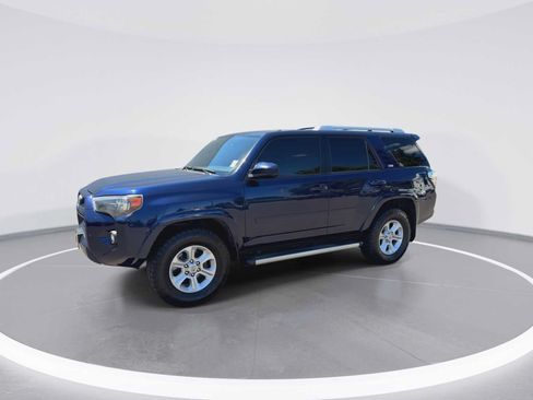 Used 2018 Toyota 4Runner SR5 AWD/4WD image 4