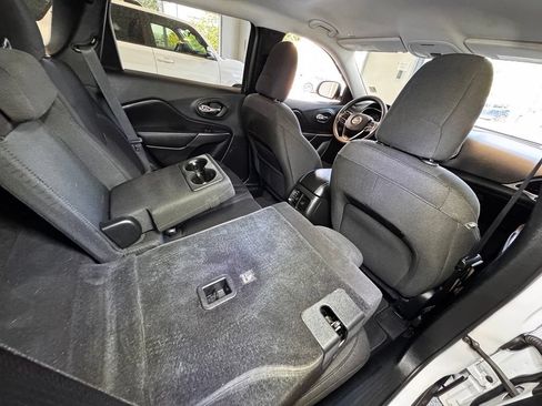 Used 2019 Jeep Cherokee Latitude w/ Popular Appearance Group AWD/4WD image 53