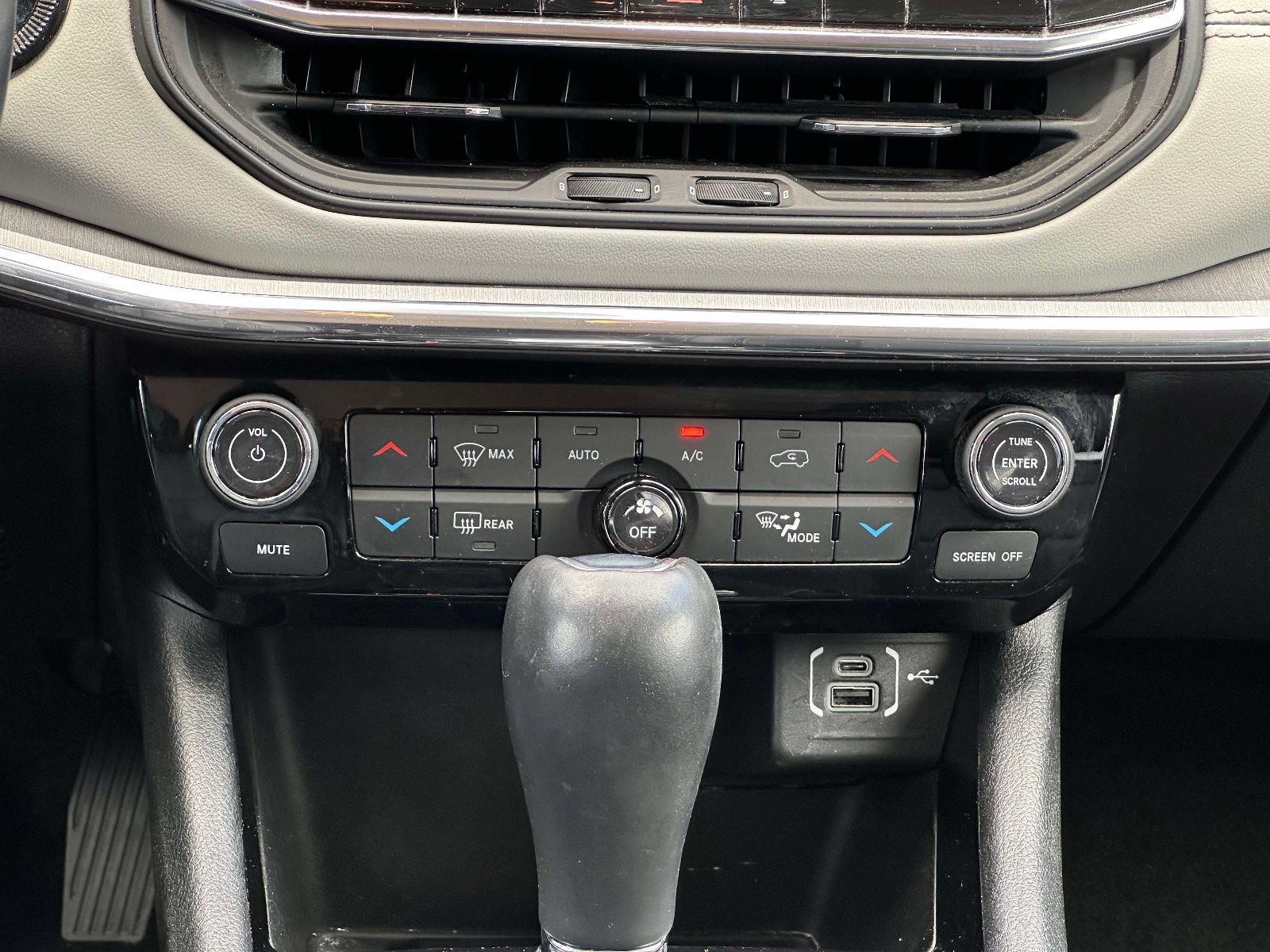 Used 2022 Jeep Compass Limited AWD/4WD image 18