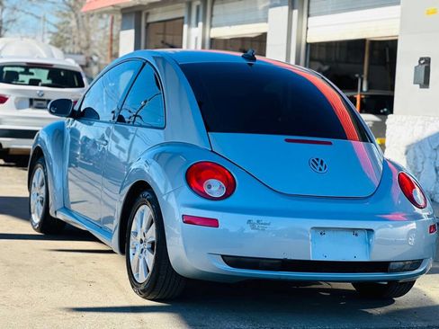Used 2010 Volkswagen Beetle Coupe image 7