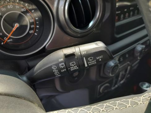 Used 2018 Jeep Wrangler Unlimited Sahara w/ Cold Weather Group AWD/4WD image 17