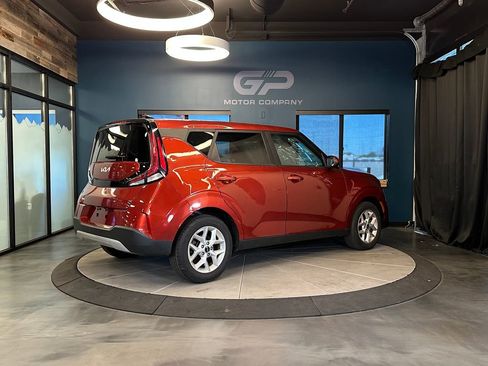 Used 2024 Kia Soul LX w/ Option Group 015 FWD image 3