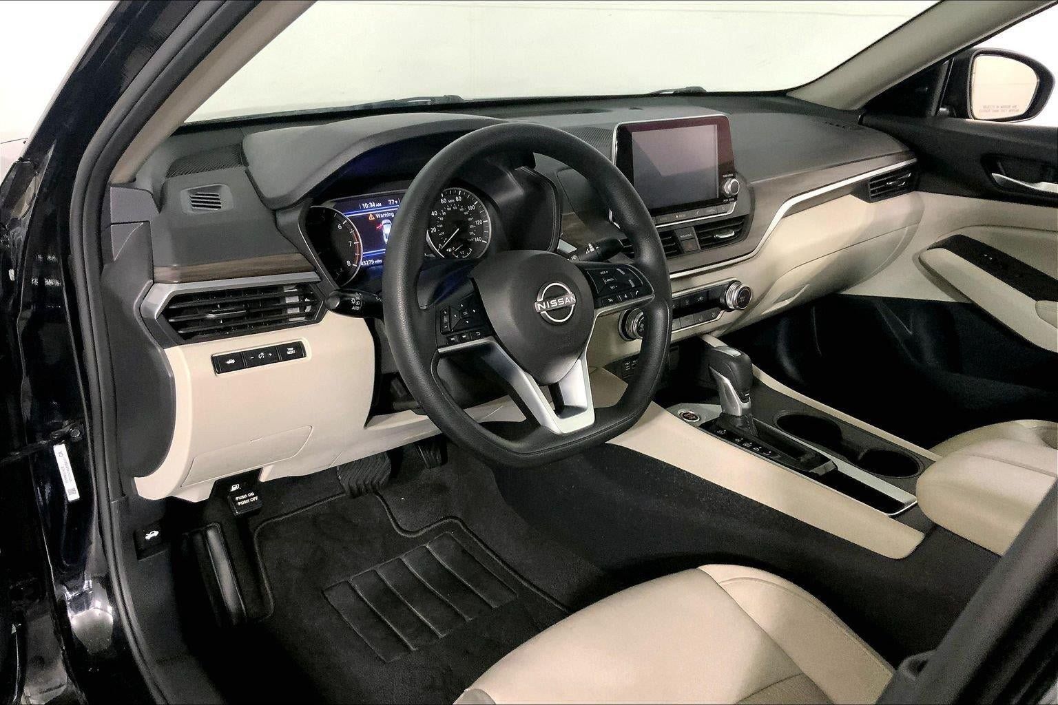 Used 2025 Nissan Altima 2.5 SV FWD image 14