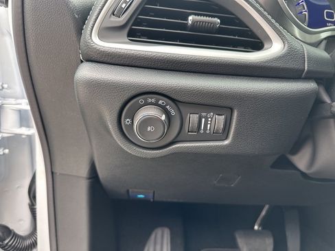 New 2026 Chrysler Pacifica Select image 61