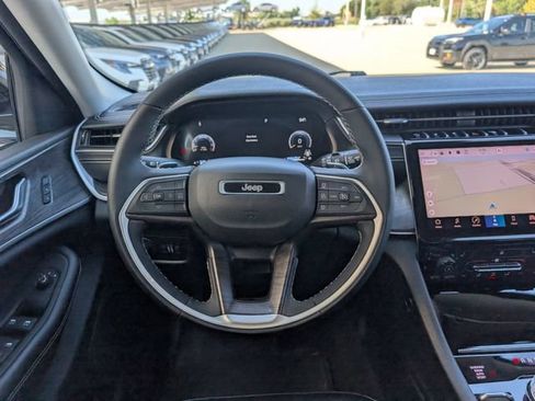 Used 2023 Jeep Grand Cherokee Limited w/ Black Appearance Package AWD/4WD image 22
