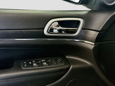 Used 2020 Jeep Grand Cherokee Limited w/ Luxury Group II RWD image 18