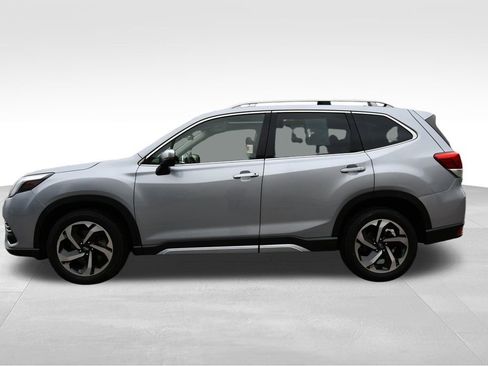 Used 2023 Subaru Forester Touring AWD/4WD image 4