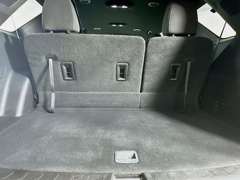 Used 2023 Chevrolet Traverse LT image 29