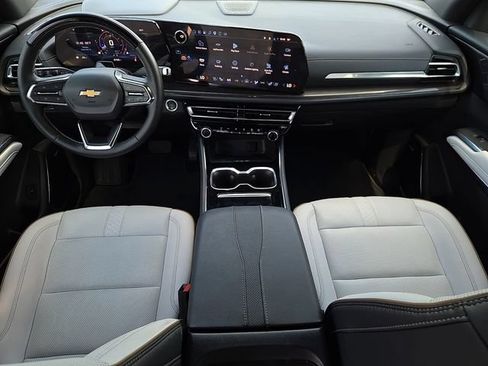 Used 2025 Chevrolet Traverse High Country FWD image 14