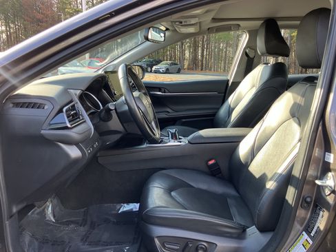 Used 2023 Toyota Camry XLE image 16