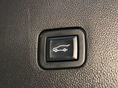 Used 2022 Chevrolet Traverse RS AWD/4WD image 18