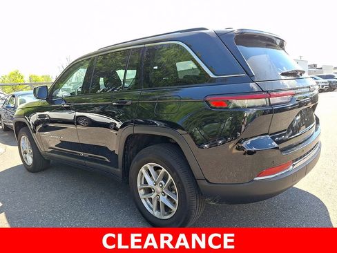 Used 2023 Jeep Grand Cherokee Laredo w/ Trailer Tow Prep Group (B) AWD/4WD image 4