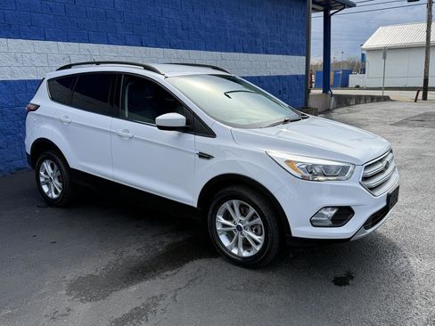 Used 2018 Ford Escape SEL image 3