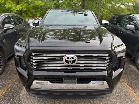 Used 2025 Toyota Tacoma Limited AWD/4WD image 2